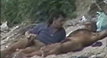 sex gái xinh vú to thủ dâm Cô sex heo gái séc có quan hệ tình dục với một chàng trai.